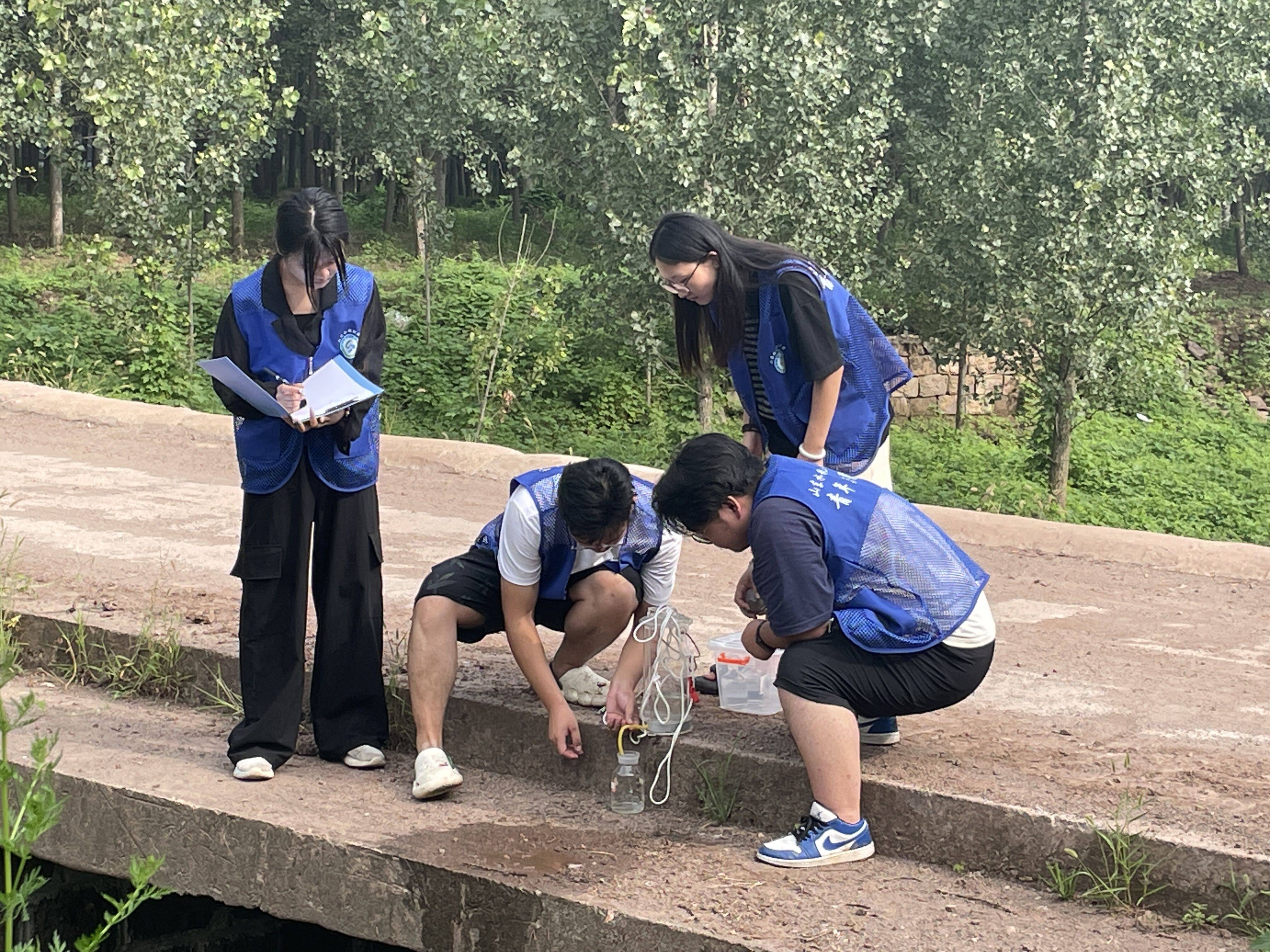 青春力量守护绿水青山 专业实践助力美丽乡村——“绿色使者”水生态调研队开展志愿实践活动